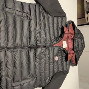 I’m selling a brand new Monclair XL2.